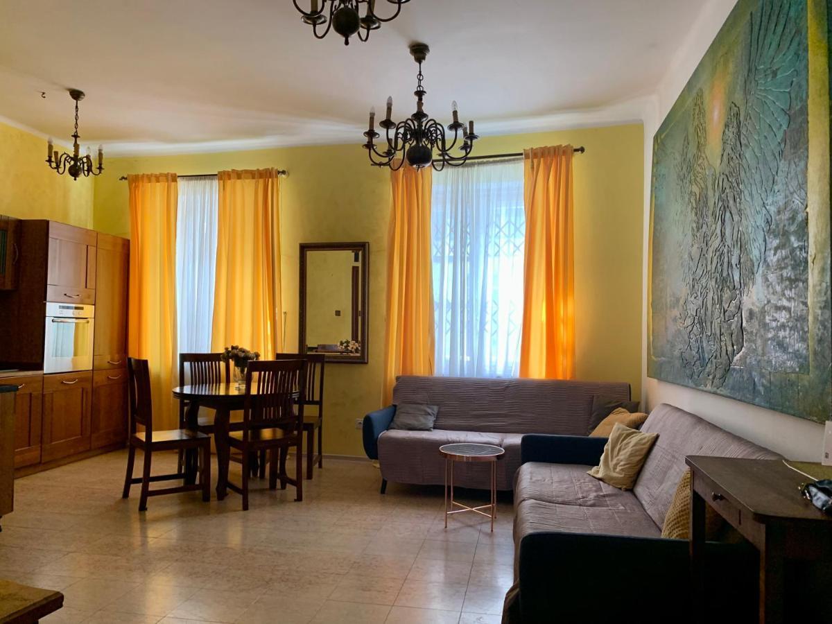 Beautiful And Charming Apartment In The Heart Of The Old Town Варшава Екстериор снимка